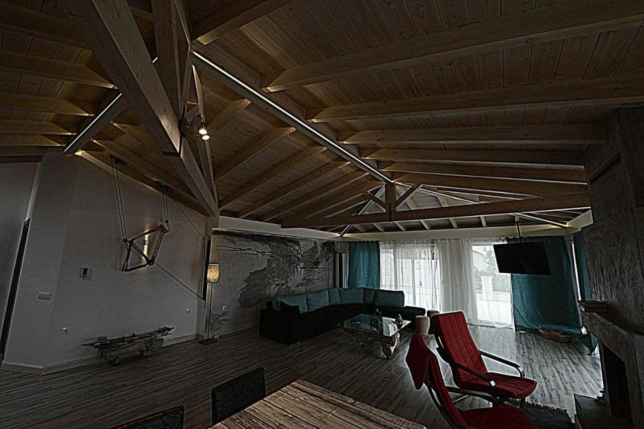 Wood Metal Glass คอนโตกาลิ ภายนอก รูปภาพ
