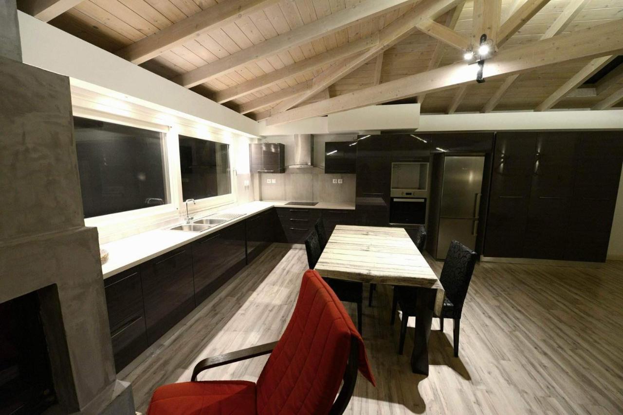 Wood Metal Glass คอนโตกาลิ ภายนอก รูปภาพ