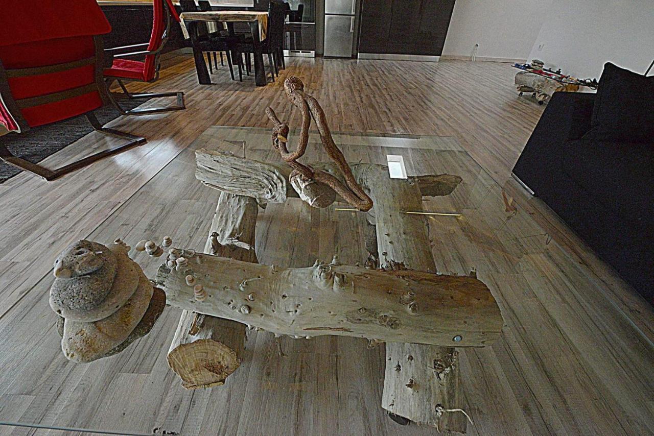 Wood Metal Glass คอนโตกาลิ ภายนอก รูปภาพ